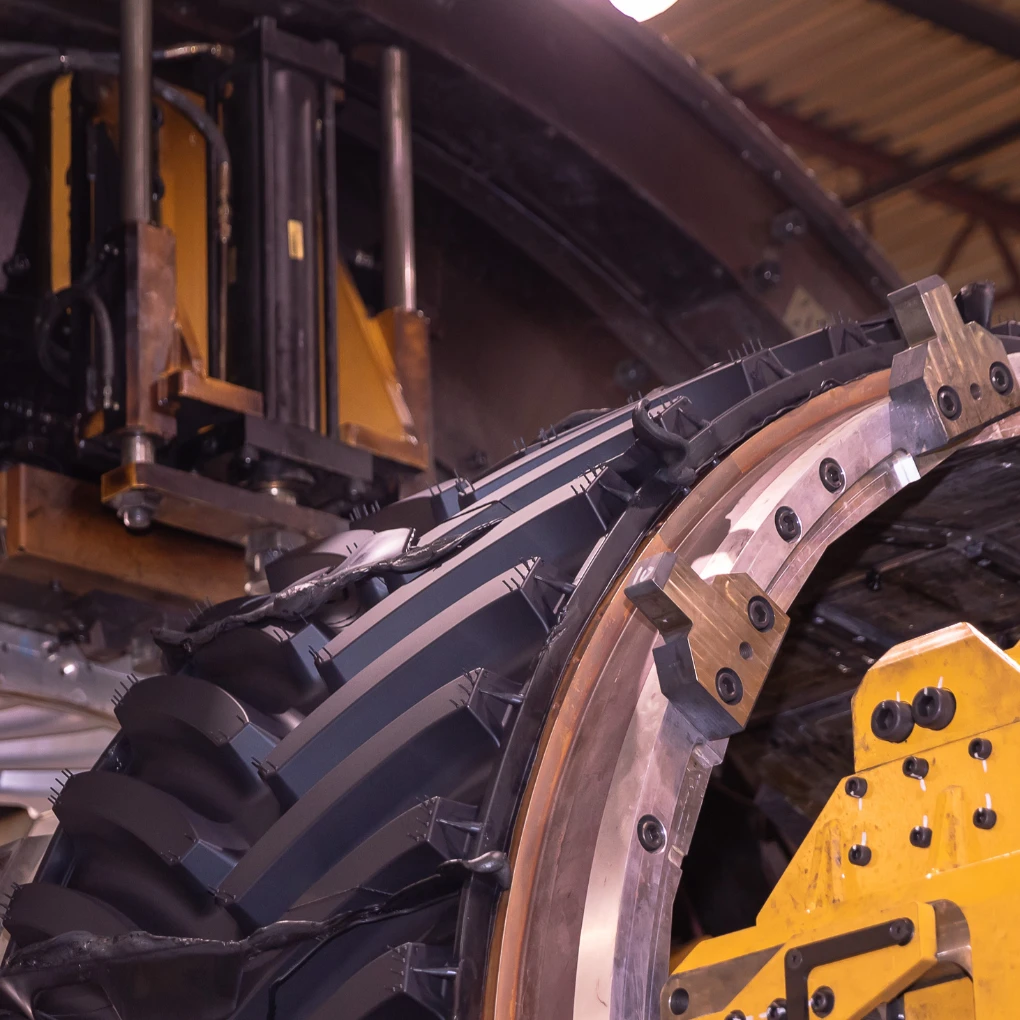 Fabrication du caoutchouc pour systemes de chenilles