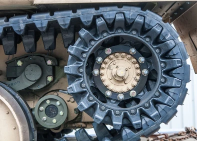 Roue Chenille militaire gros plan